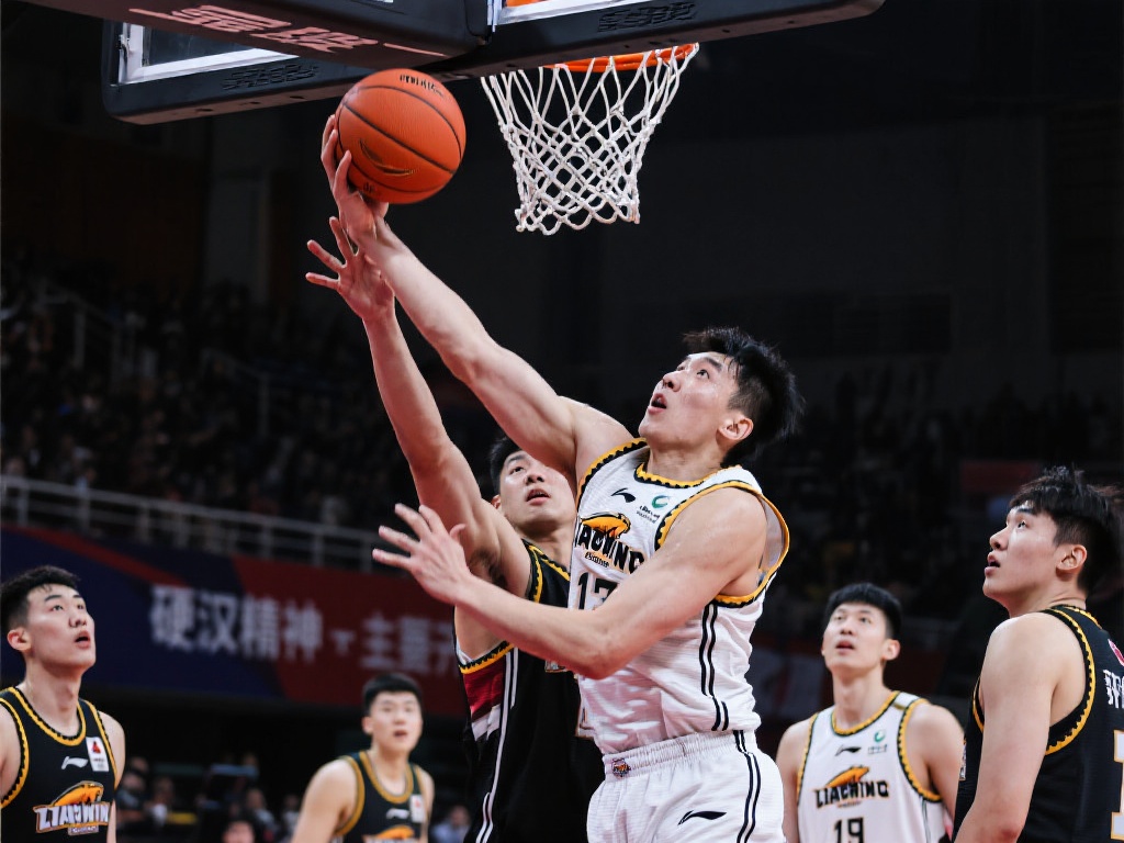 石奎则是凭借篮板球与防守端的统治力赢得了